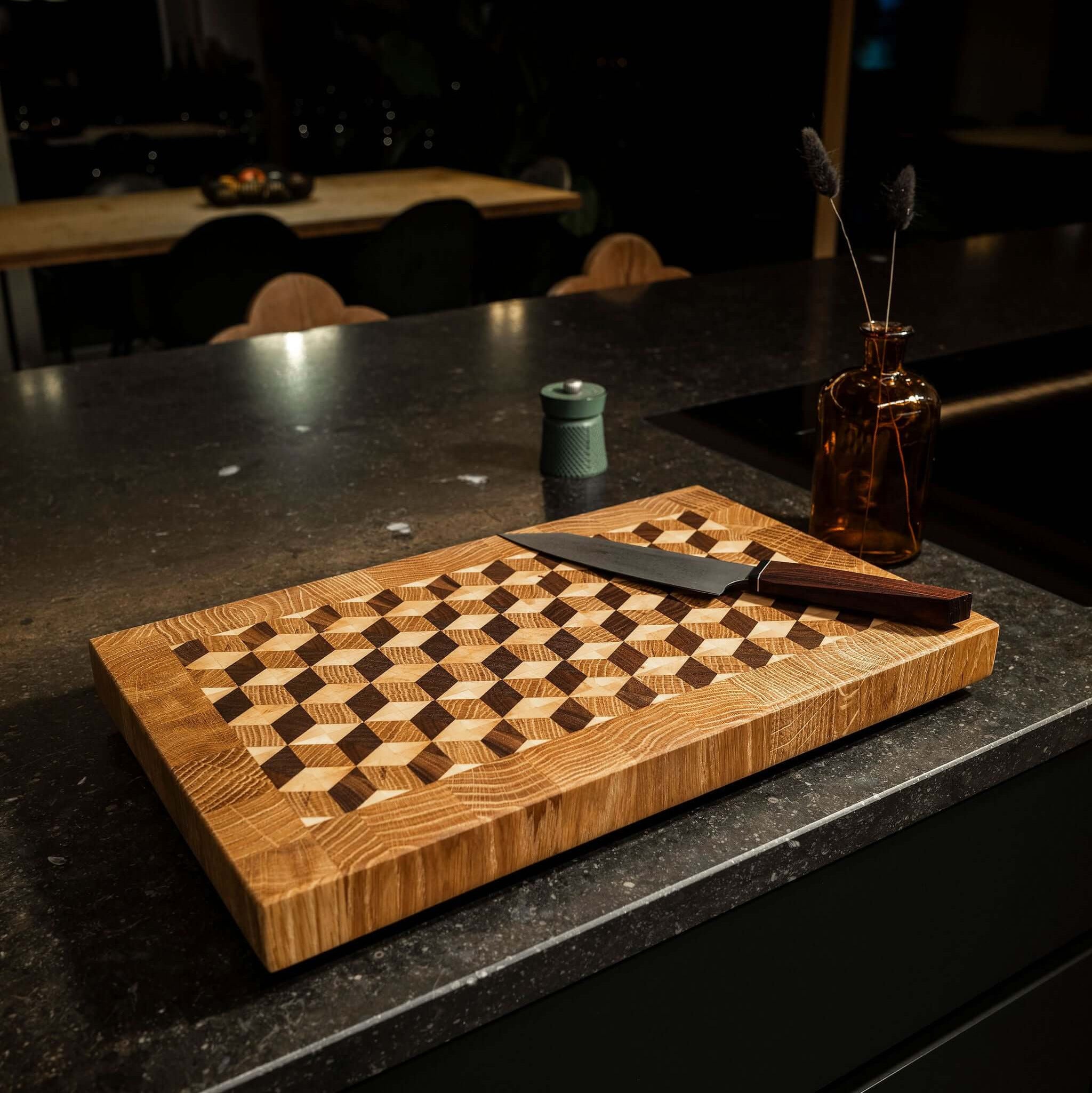 3D Würfel Stirnholzschneidebrett mit Eichen Rand