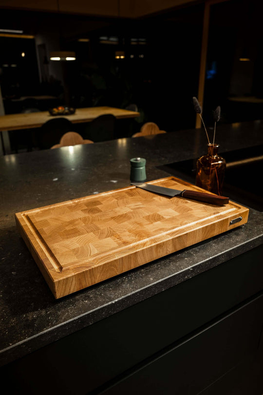 Oak end grain cutting board including cutting board stopper