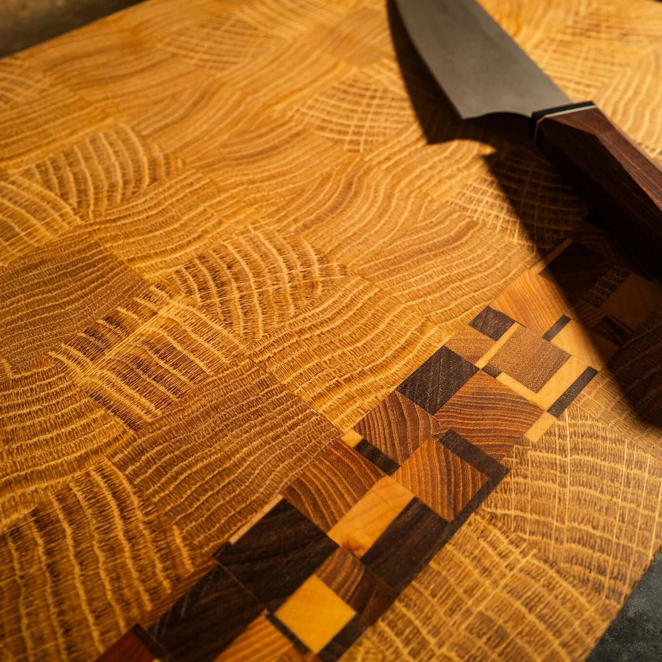 Eiche Stirnholzschneidebrett mit Chaotic Streifen