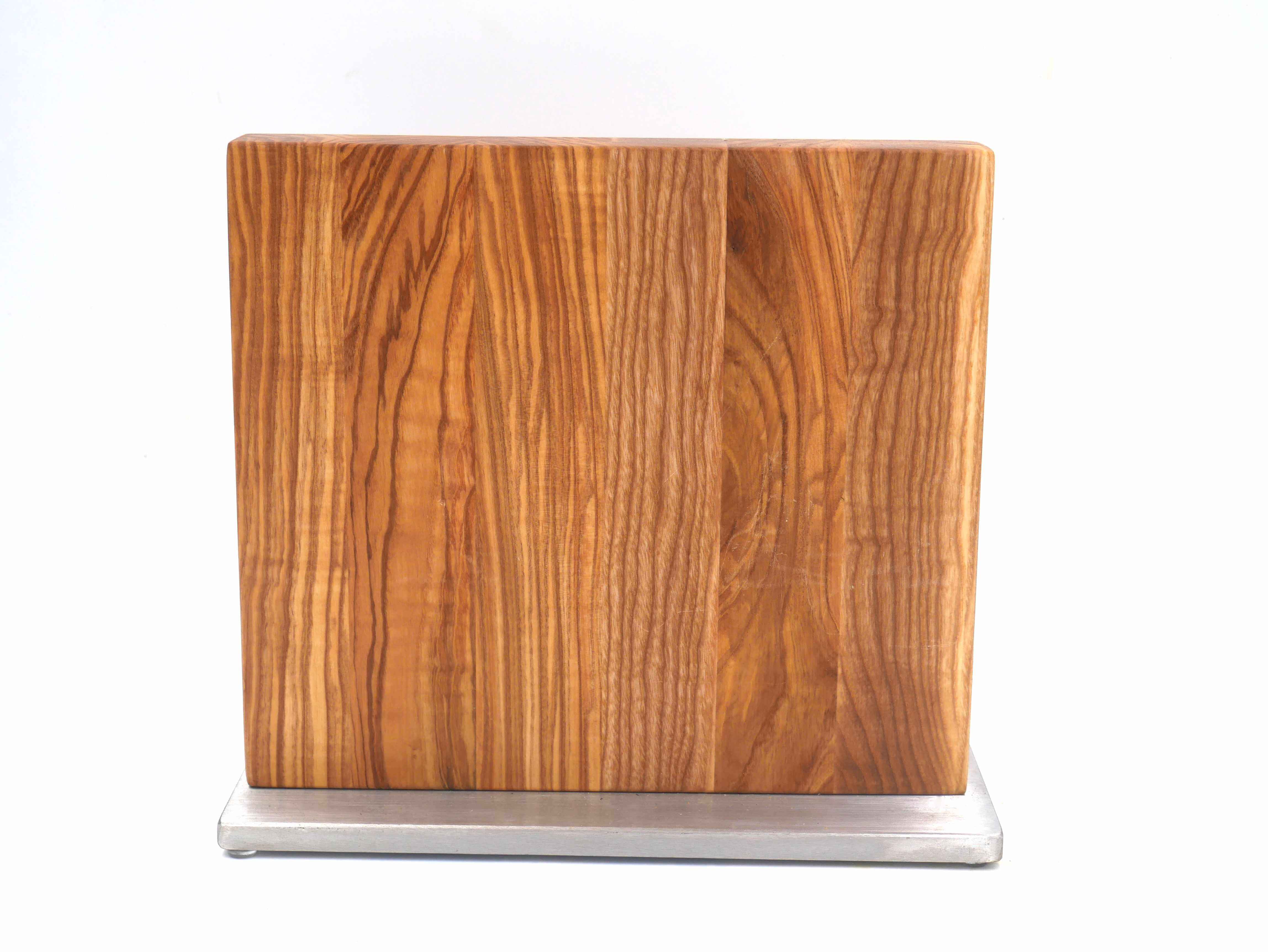 Messerblock aus Olivenesche und Edelstahlstandfuß - Chiemgauer-Schneidebretter