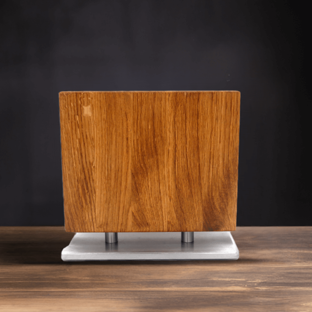 Messerblock aus Eiche und schwebender Edelstahlstandfuß - Chiemgauer-Schneidebretter